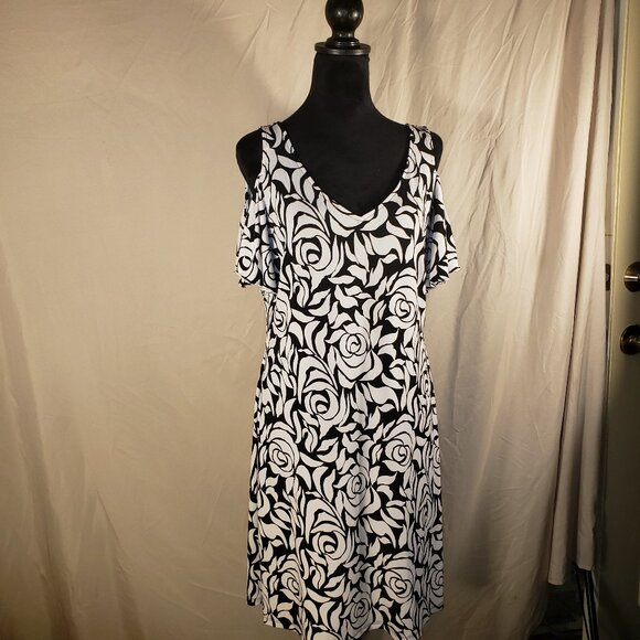 MSK Dresses & Skirts - MSK Black & White Floral Cold Shoulder Dress, Size M